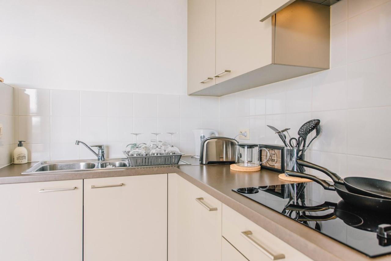 Shs Homes-Luxe Highrise, 2 Bedrooms, Kitchen, Free Parking, Stunning View, Large Tarrasse, Workspace Hasselt Luaran gambar