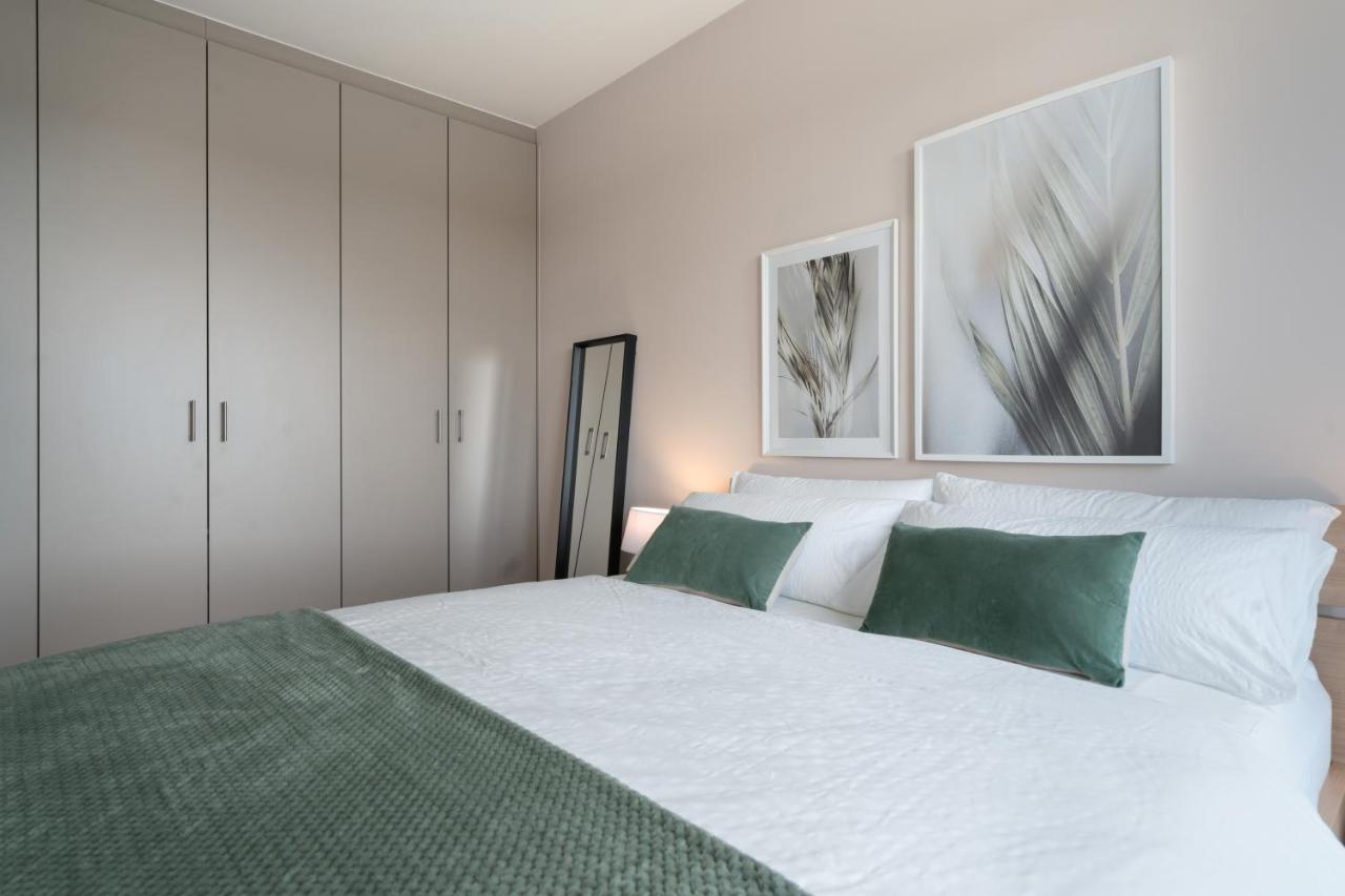 Shs Homes-Luxe Highrise, 2 Bedrooms, Kitchen, Free Parking, Stunning View, Large Tarrasse, Workspace Hasselt Luaran gambar
