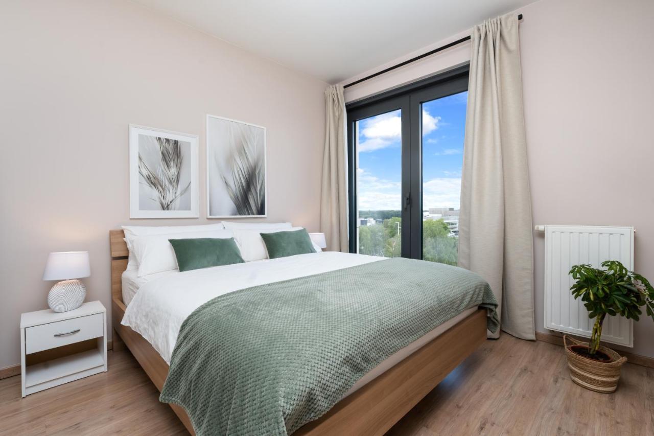Shs Homes-Luxe Highrise, 2 Bedrooms, Kitchen, Free Parking, Stunning View, Large Tarrasse, Workspace Hasselt Luaran gambar