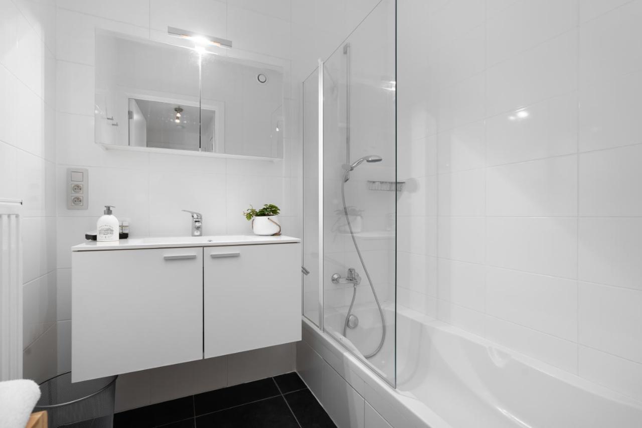 Shs Homes-Luxe Highrise, 2 Bedrooms, Kitchen, Free Parking, Stunning View, Large Tarrasse, Workspace Hasselt Luaran gambar